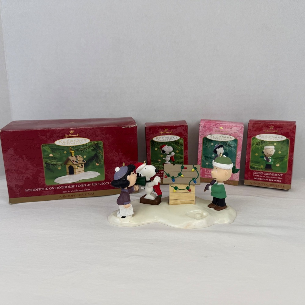 Hallmark Keepsake Peanuts A Snoopy Christmas Ornaments and Display Base 2000